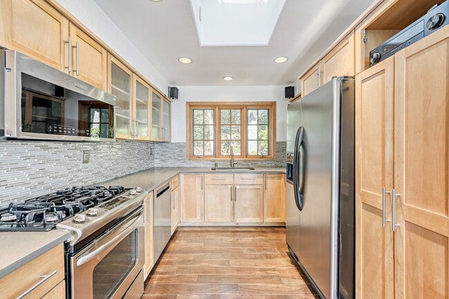 Building Photo - 4242 SW Hewett Blvd