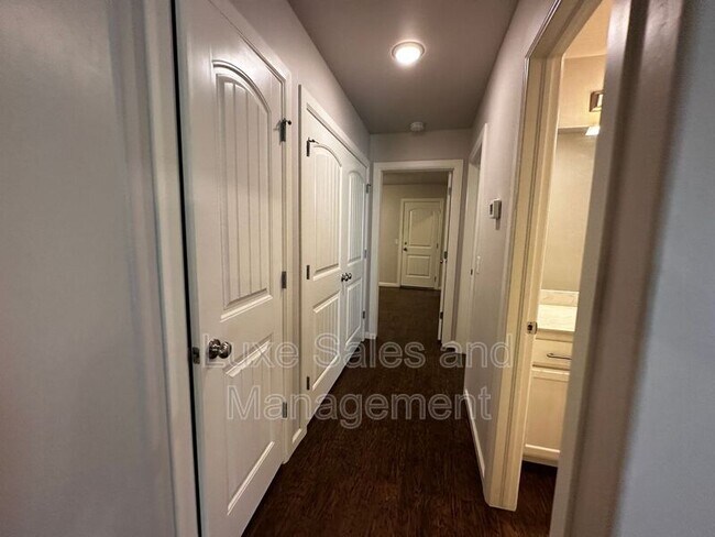 Building Photo - 11416 N Lincoln Blvd