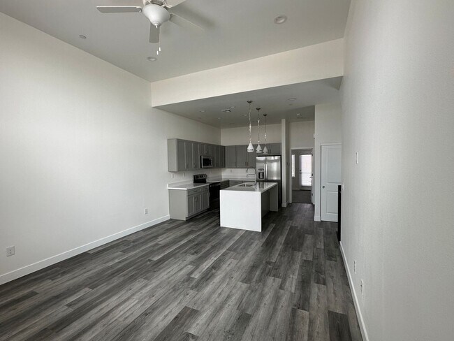Building Photo - Experience Modern Elegance in this Summerlin Townhouse