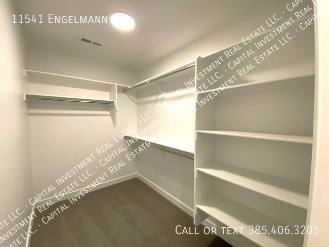 Building Photo - 11541 Engelmann Dr