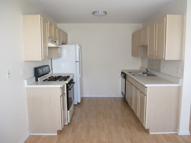 Building Photo - RANCH TOWN HOME