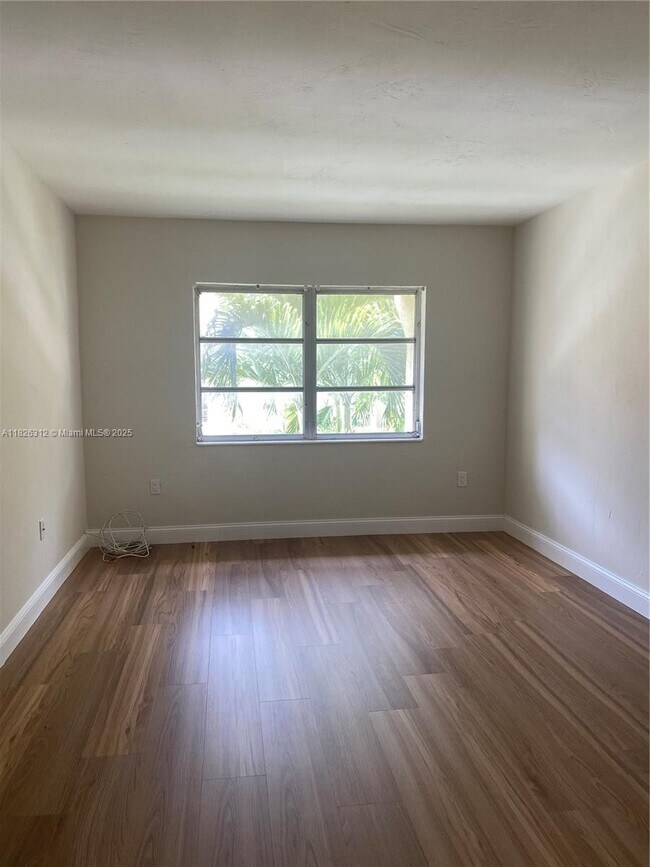 Building Photo - 13868 SW 90th Ave