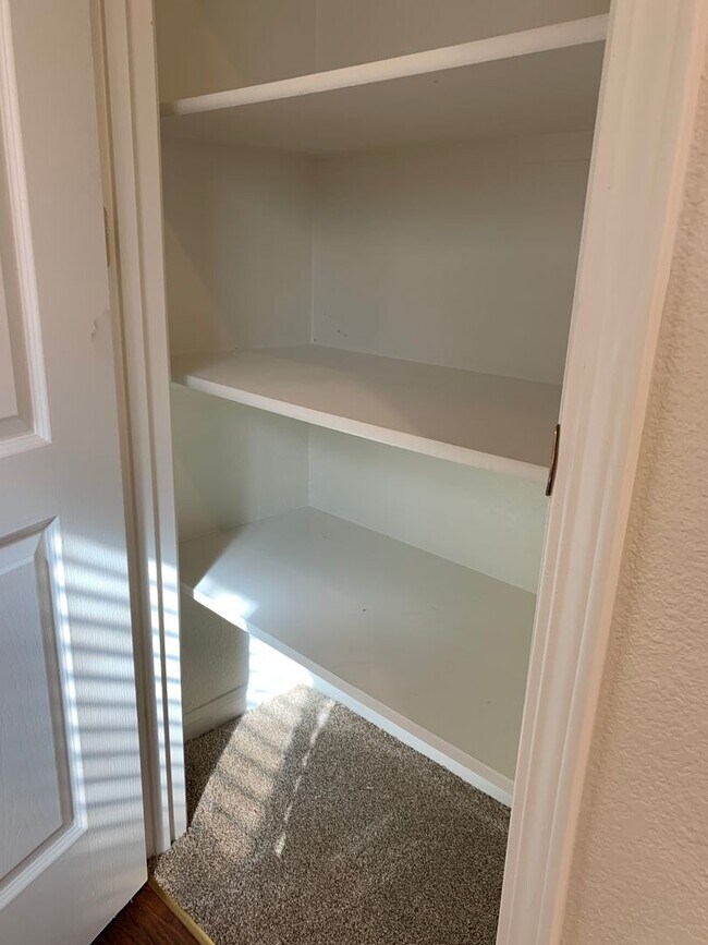 Building Photo - Coming up FOR SALE! Like New Super clean 3/2 West Fresno single story in Central Unified