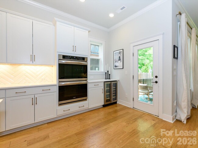 Building Photo - 1217 Drummond Ave