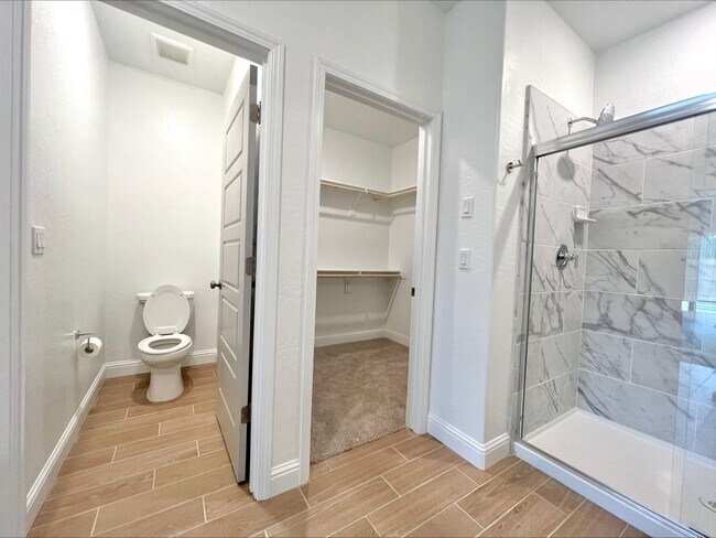 Building Photo - Beautiful 3-Bed, 2-Bath Lennar Home in Daf...