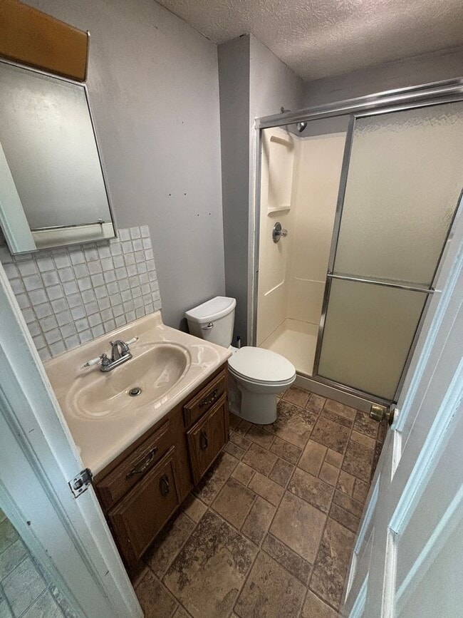 Building Photo - 4 Bedroom, 2 Bathroom House