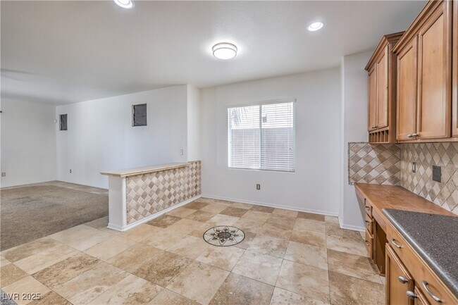 Building Photo - 10227 Sunset Gardens Dr