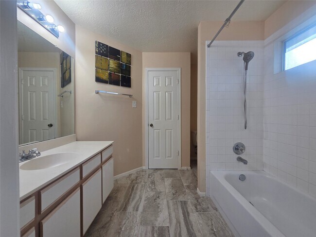 Building Photo - 16102 Mission Village Dr