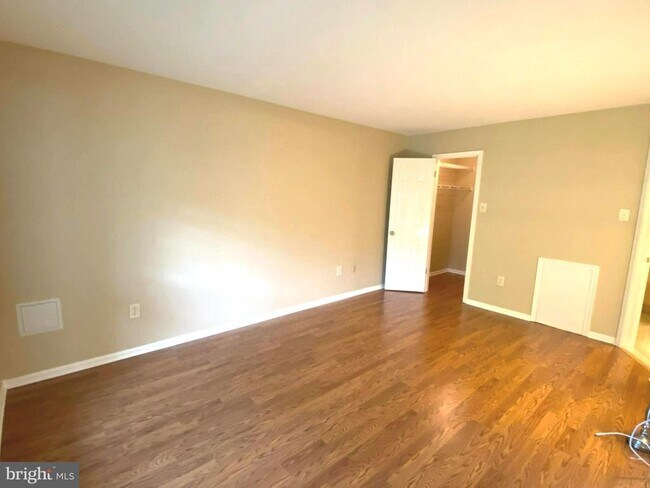 Building Photo - 1701 Foxmeadow Cir