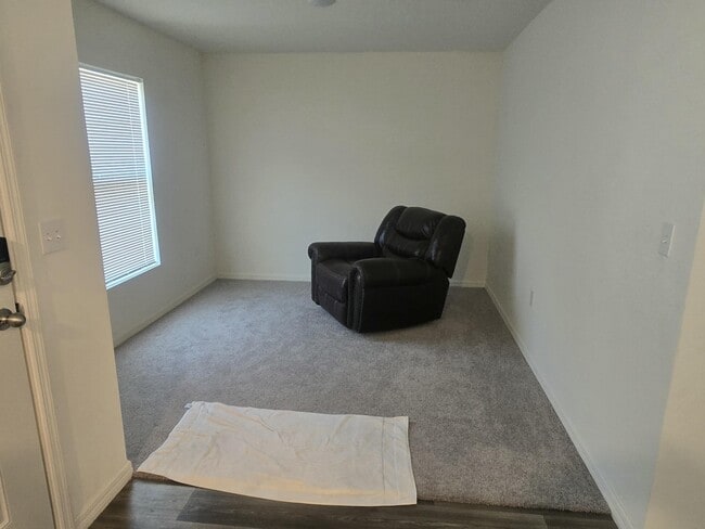 Building Photo - 357 SE Starfish Ave