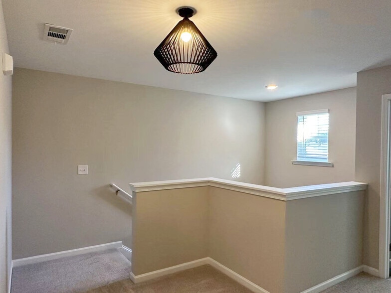 Building Photo - 4372 Grosbeak Dr