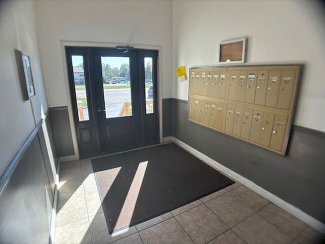 Building Photo - 3207 W Willow Knolls Dr