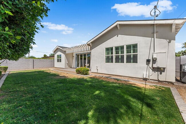 Building Photo - 4145 E Campbell Ave