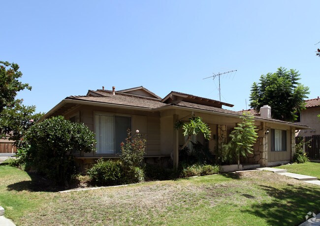 Primary Photo - 2347 E Omega Ave