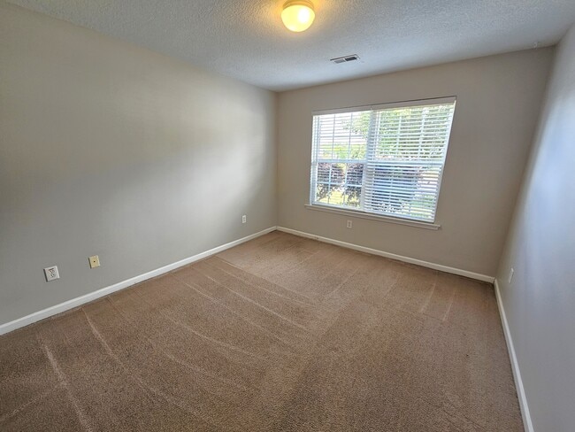 Building Photo - 35 Waukegan Way