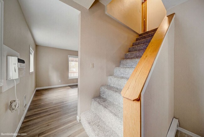 Building Photo - 104 N Colville Rd