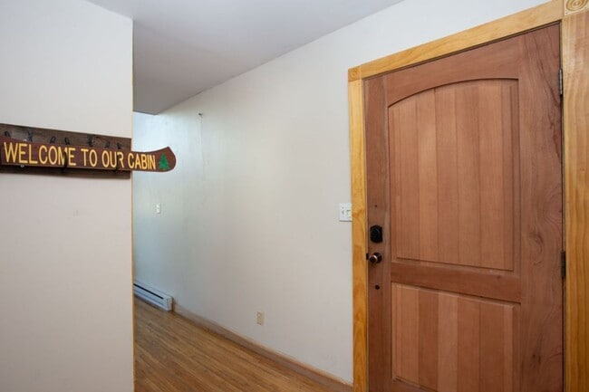 Building Photo - Flexible lease terms! Move in special! Stu...