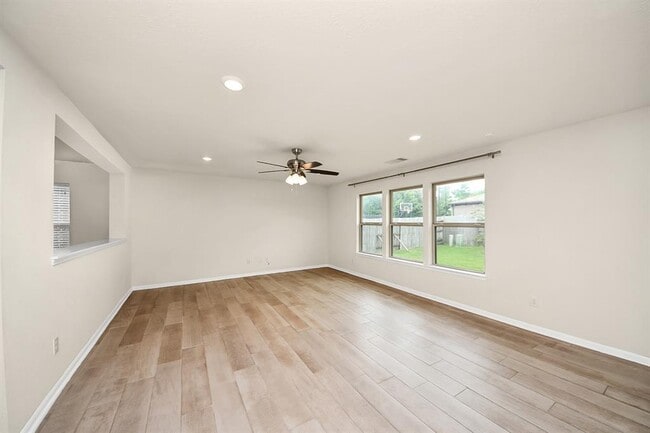 Building Photo - 3302 Regal Park Ln