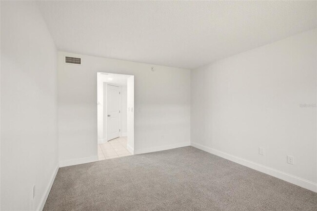 Building Photo - 22333 Edgewater Dr