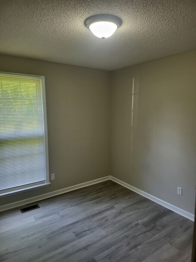 Building Photo - Nice Mt. Juliet Ranch 4 bedroom 2 bath on ...