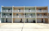 Building Photo - Stunning Beachside Townhome in Port Orange!