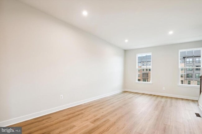 Building Photo - 14076 Sunrise Valley Dr