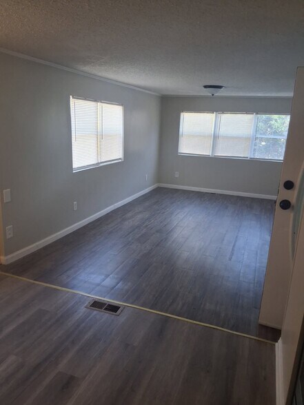 Building Photo - 1920 E 151st Ave