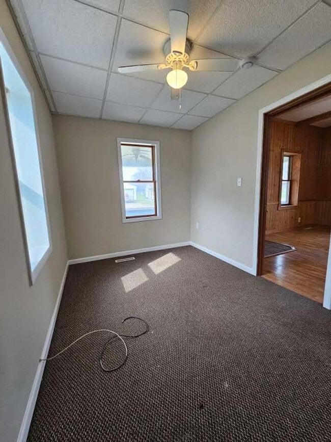 Building Photo - Charming 2 Bedroom 1 Bath Home