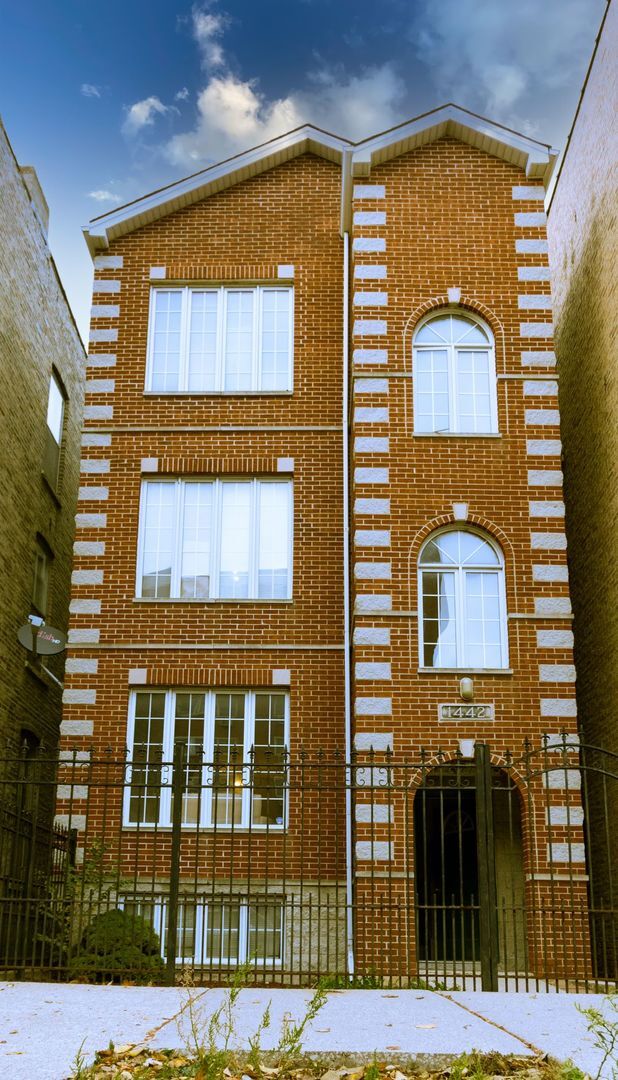 Building Photo - 1442 W Chestnut St