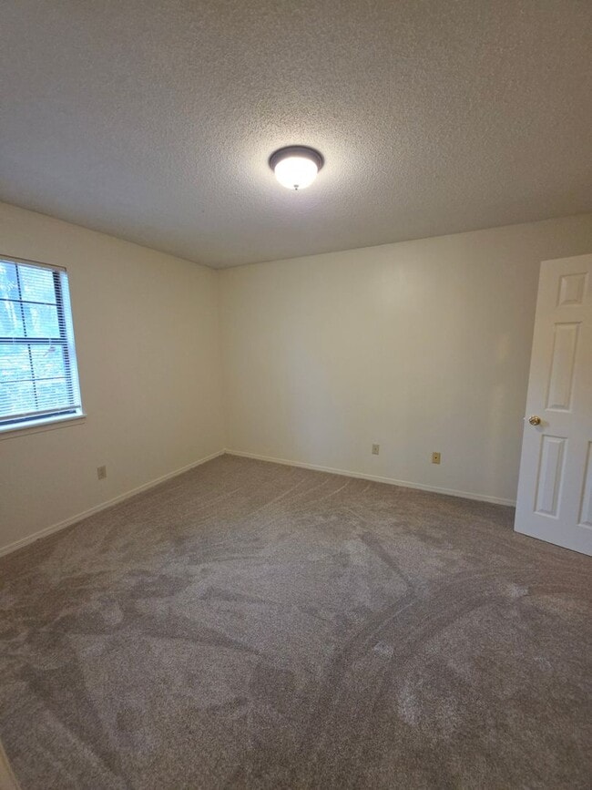 Building Photo - 611-615 N Greenwich Ave