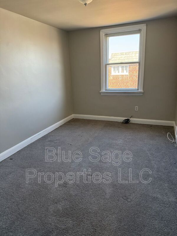 Building Photo - 319 S Church St