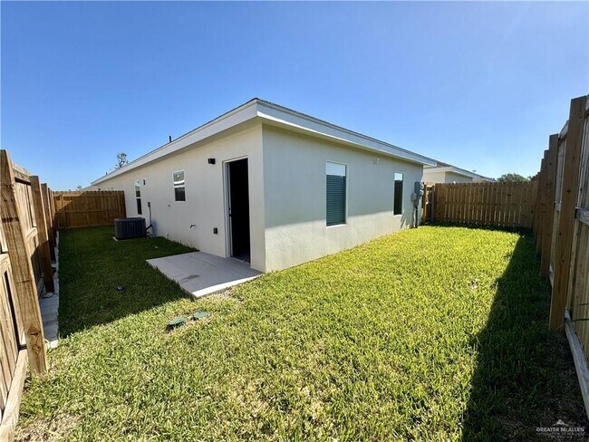 Building Photo - 13 Puffin Ave