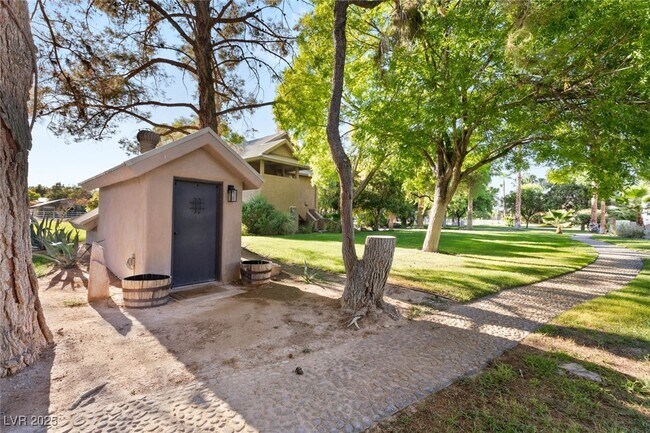 Building Photo - 7330 N Rainbow Blvd