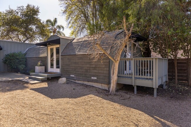 Building Photo - Ojai Funk Zone Hideaway