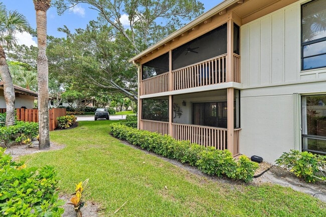 Building Photo - 413 Brackenwood Ln S