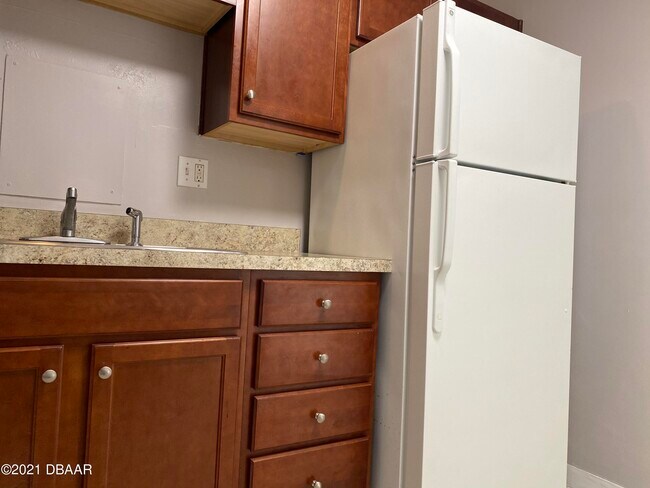 Building Photo - 732 N Halifax Ave