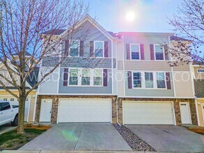 Building Photo - 2-Bedroom, 2.5-Bath Townhome in Urbandale with a 2-Car Attached Garage