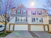 Building Photo - 2-Bedroom, 2.5-Bath Townhome in Urbandale with a 2-Car Attached Garage