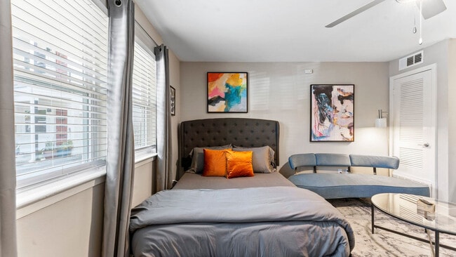 Building Photo - 6816 1/2 Great Northern Blvd