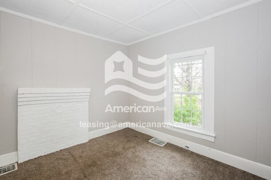 Building Photo - 122 W 12th St