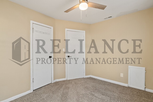 Building Photo - 110 N Doris St