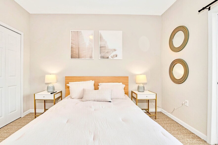 Building Photo - 14200 Avalon Rd