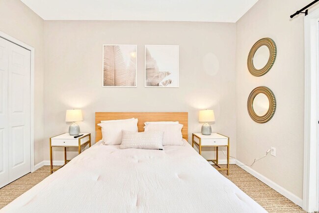 Building Photo - 14200 Avalon Rd