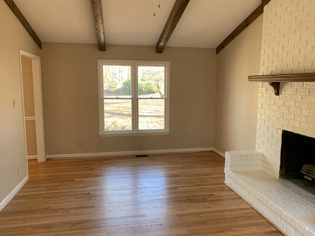 Building Photo - 3 Bed / 2 Bath House for Rent in Clayton