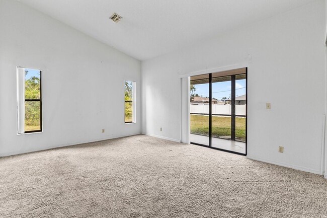 Building Photo - Annual ** 4 Bed / 3 Bath Single Family Hom...