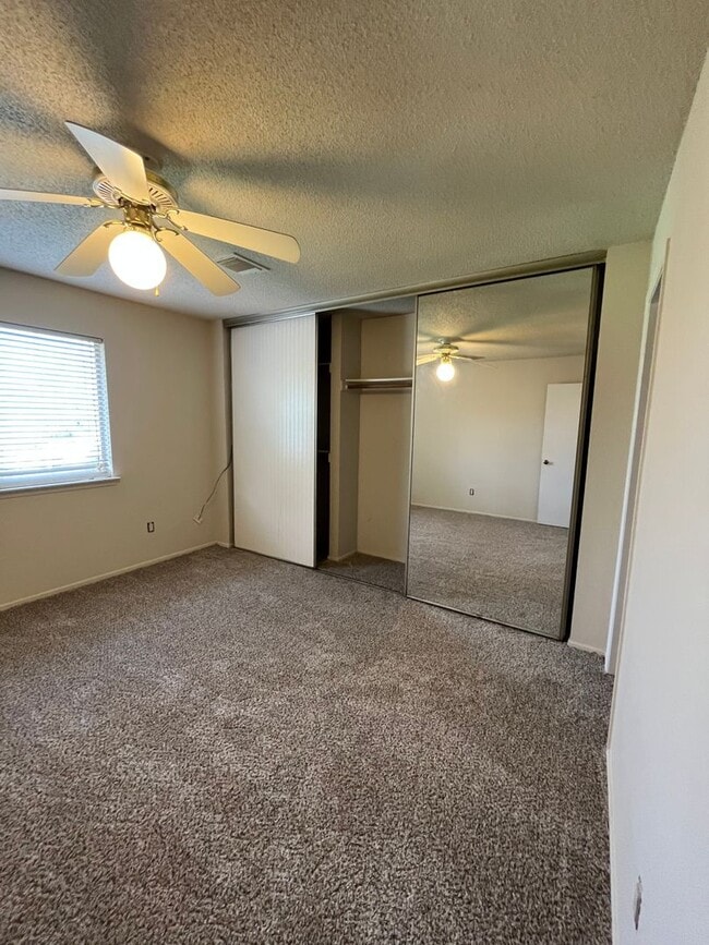 Building Photo - PREALEASING FOR APRIL! 3 bedroom with Patio Great for Entertainment!