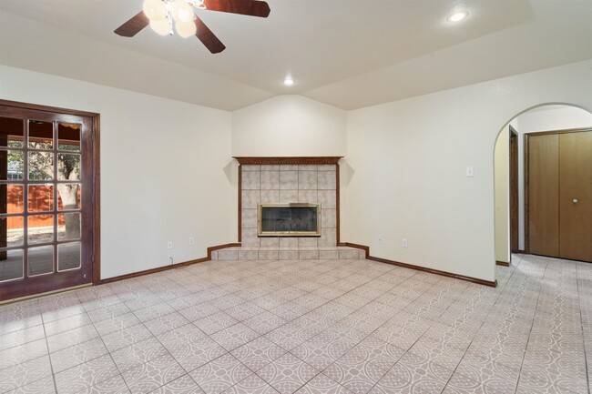 Building Photo - 104 Virgie St