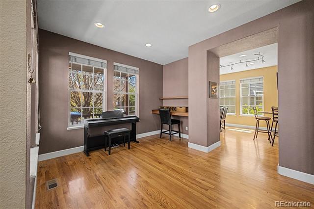 Building Photo - 2745 Xanthia St