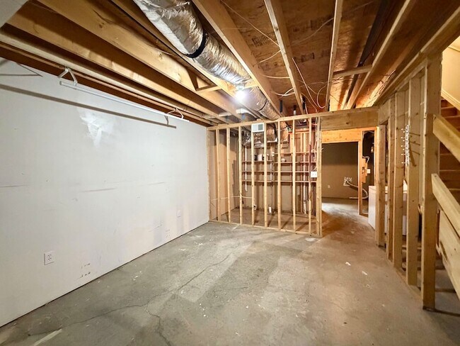 Building Photo - 116 T-Bird Ln
