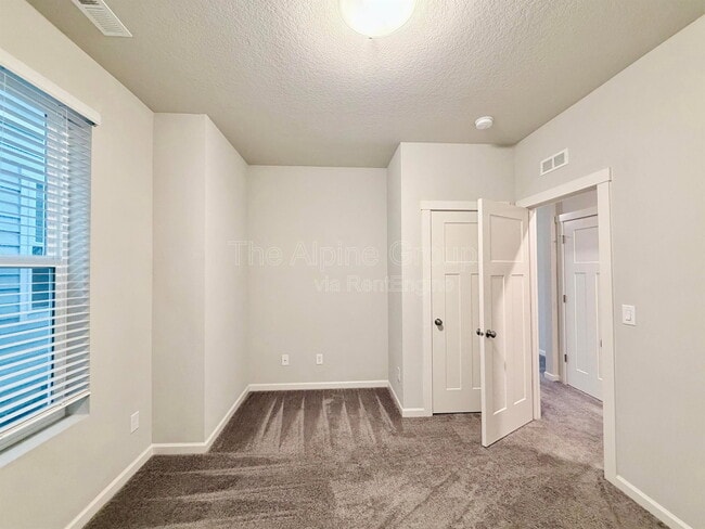 Building Photo - 8153 SE Crabapple St